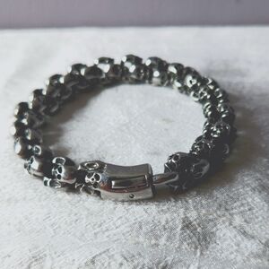 STAINLESS STEEL SKULL BRACELET